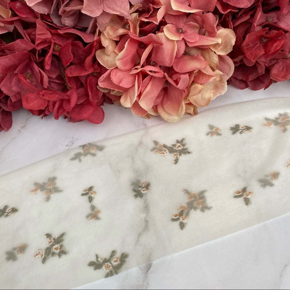 Sheer White Seamless Pantyhose with Delicate White Flowers and Green Leaves - Picture 11 of 16